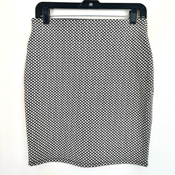 LOFT Dresses & Skirts - Loft Black and White Stretch Pencil Skirt Size Small